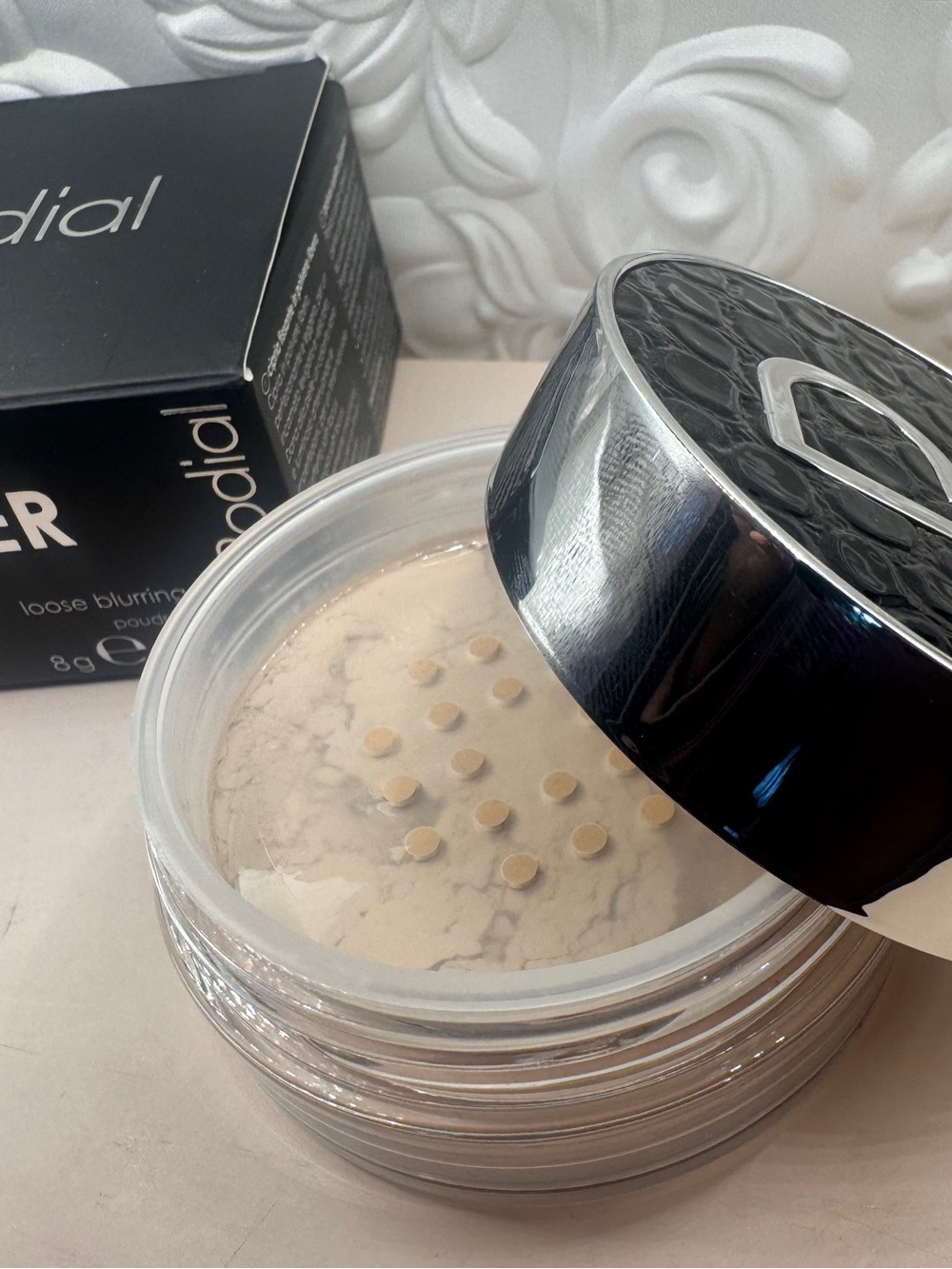 Rodial glass powder loose blurring powder .28oz - Picture 2 of 7